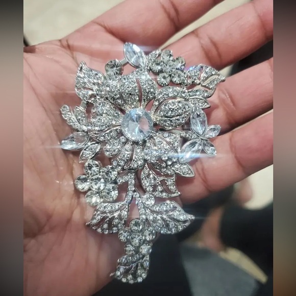 Rhinestone encrusted, Art Deco, Floral, Wedding Brooch, Lapel Pin - Picture 5 of 5